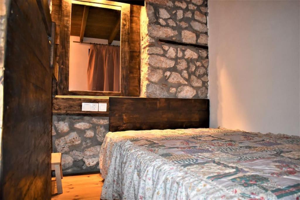LílaiaΜικρή Πέτρινη Μεζονέτα 2别墅 外观 照片